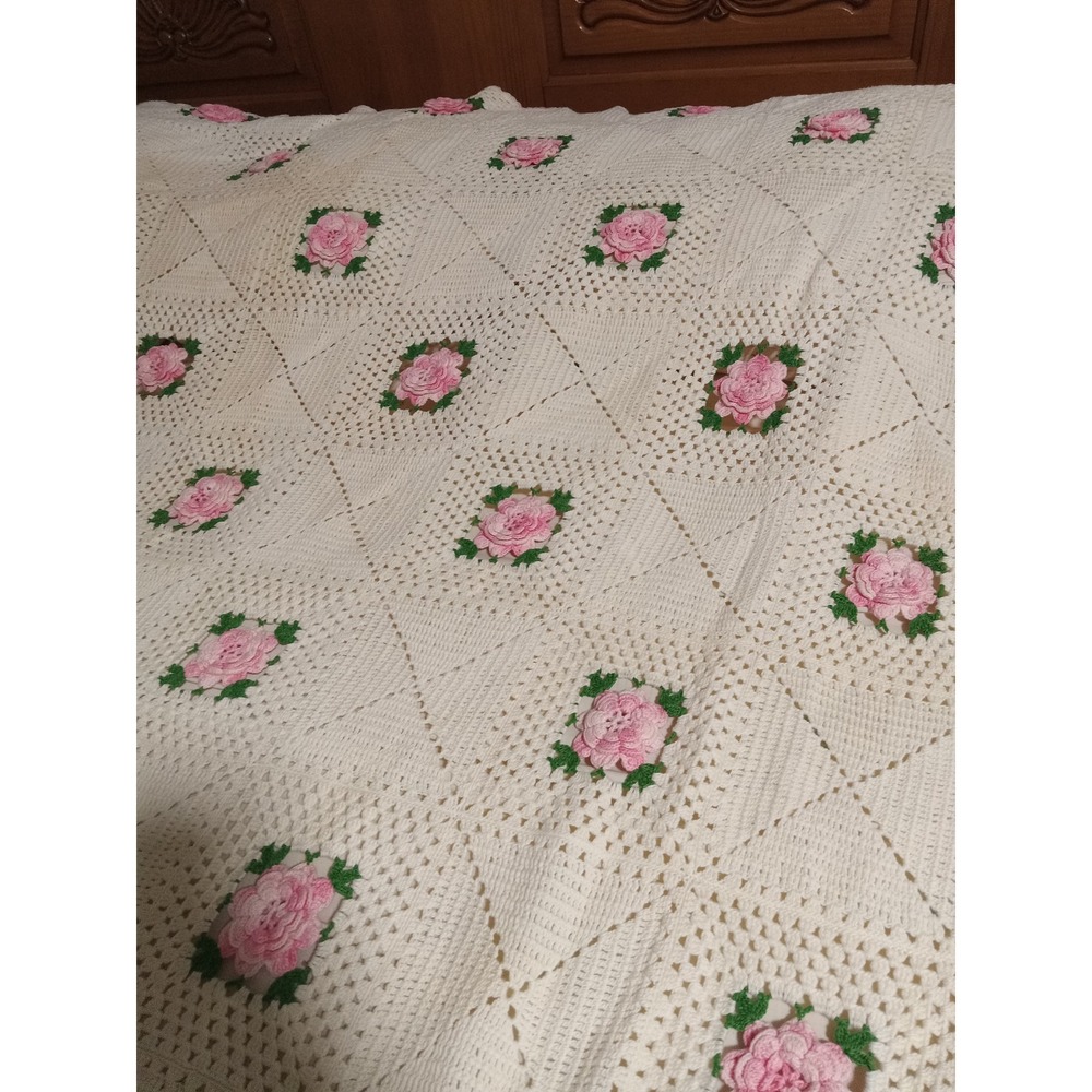Vintage Handmade Crochet Bedspread Pink Rose Floral Coverlet 72x106 Cottagecore - Picture 7 of 8